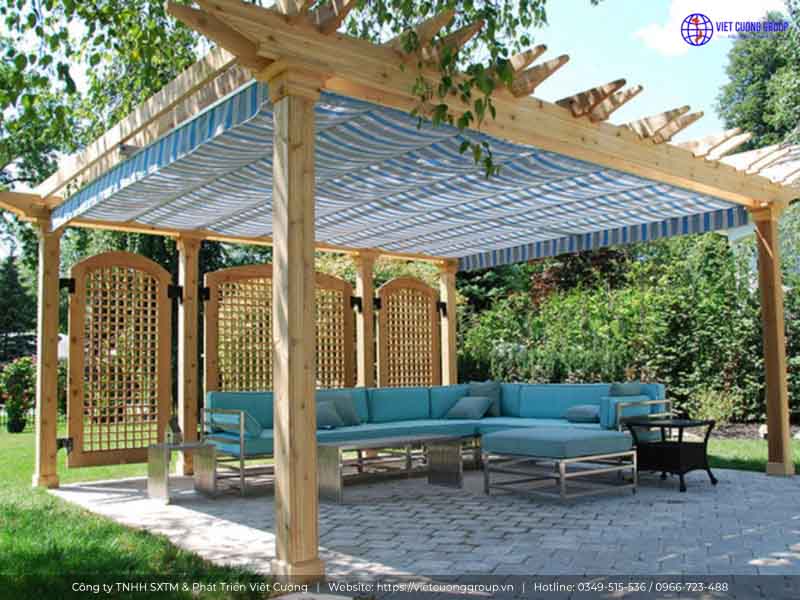 Xu Hướng Thiết Kế Mái Sắt Che Sân Vườn 2025